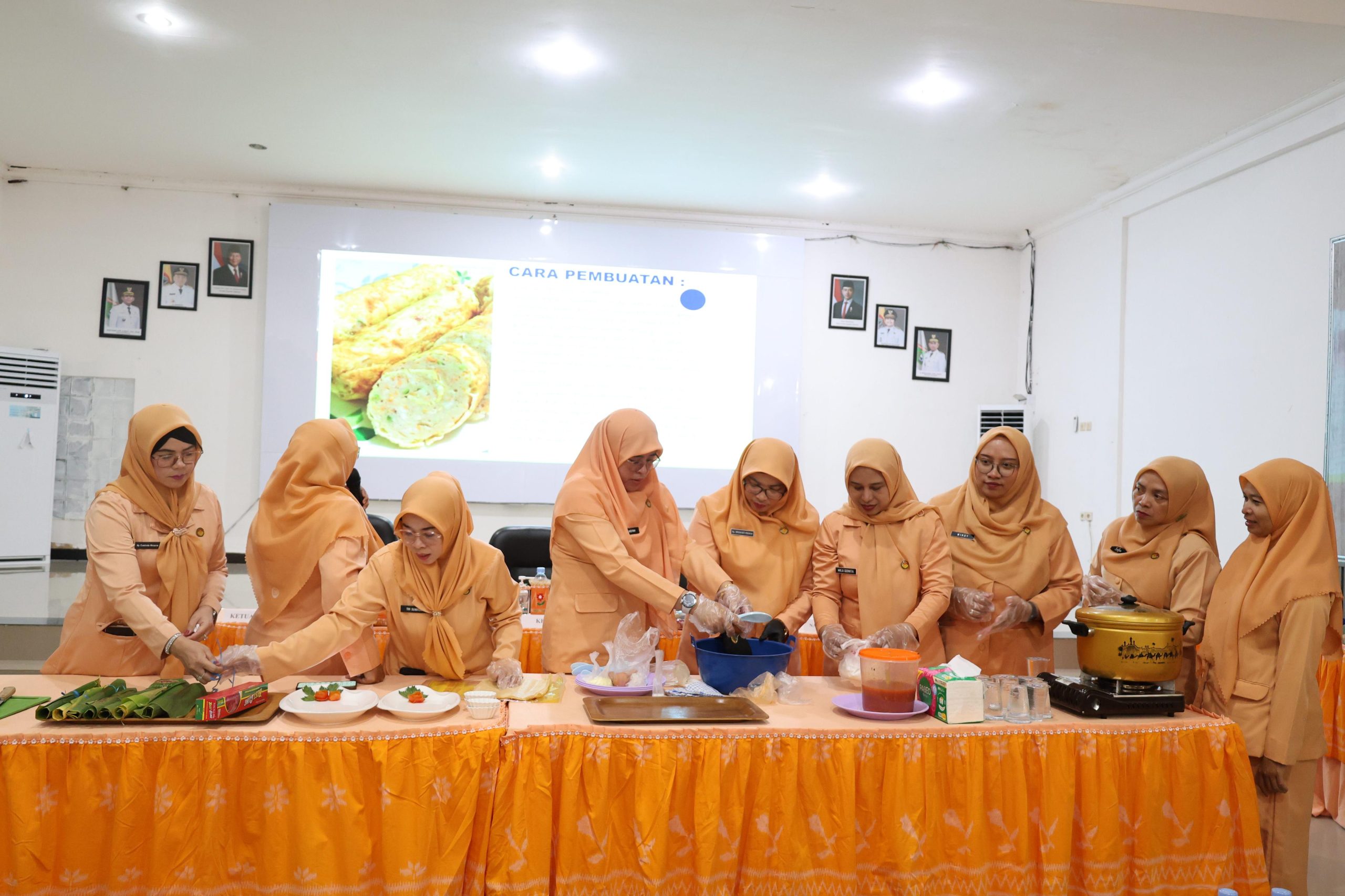 DWP Tanah Bumbu Dorong Ekonomi Keluarga Lewat Pelatihan Rolade Ikan